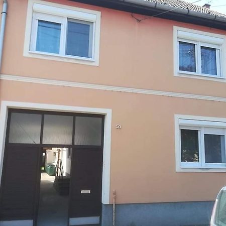 Villa Family House Eger Esterno foto
